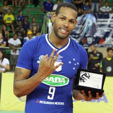 Um jogador não pode bater a bola duas vezes consecutivas, excepto quando o bloqueio, desde que os contatos ocorram simultaneamente.no entanto. Leal Do Cruzeiro Sera Julgado Por Stjd E Pode Ficar Fora De Decisao Da Superliga Superesportes
