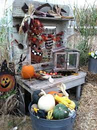 Halloween And Fall Potting Table From Petittis Garden Center Taken By Paradeofgardens Com Potting Table Garden Table Unique Gardens