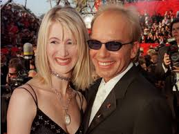 She is the recipient of numerous accolades, including an academy award, a primetime emmy award, and five golden globe awards.born to actors bruce dern and diane ladd, dern embarked on an acting career in the 1980s and rose to some prominence for her performances in mask (1985) and david lynch's blue velvet. Laura Dern S Ex Boyfriends