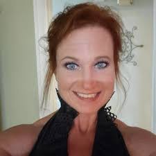 Stephanie Hosch's Instagram, Twitter & Facebook