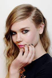 Deep Side Parts Smudged Liner And Edgy Nails Backstage At Cynthia Rowley Nyfw Long Hair Styles High Fashion Hair Side Part Hairstyles
