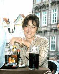 Meryl Streep In Prague Czech Republic 1995 Meryl And Julie Are My Angels Meryl Streep Merryl Streep Celebrities