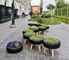 Idees Pour Decorer Votre Jardin Avec Des Pneus D Une Maniere Fantastique Jardin Aux Pneus Jardins Jardinage Urbain