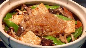 素食料理vegan 鮮菇豆腐冬粉煲 mushroom tofu glass noodles pot 鮮菇鮮甜有鮑魚的口感 最愛的是墊在下面的那個冬粉 重點是非常的下飯 youtube tofu dishes authentic chinese recipes tofu recipes
