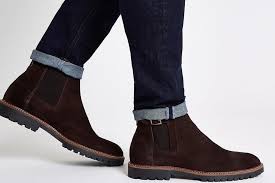They often have a loop or tab of fabric on the back of the boot, enabling the boot to be pulled on. Best Chelsea Boots For Men 2019 London Evening Standard Evening Standard