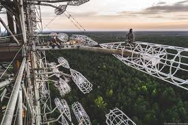 Это событие не может оставить равнодушным никого. A Strange Mix Of People Keep Sneaking Into Chernobyl New Scientist