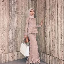 Model baju kondangan modern seperti ini direkomendasikan. 11 Inspirasi Model Baju Kondangan Muslimah Yang Elegan 2019 Travelku Info