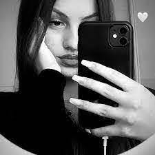 Samra Nadarevic's Instagram, Twitter & Facebook