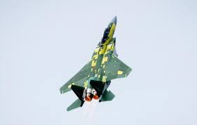 Juegos de aviones de guerra antiguos. Casi 50 Anos Despues El Mitico F 15 Sigue Dando Mucha Guerra Su Nueva Y Carisima Version Se Convierte En Escolta Del F 35a