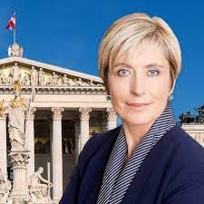 Juni 1962 in wien als michaela michalitsch) ist eine österreichische politikerin (övp) und juristin sowie seit 2013 abgeordnete zum nationalrat. Michaela Steinacker Verified Page Facebook