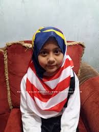 Dengan sentuhan bendera malaysia yang abstrak, anda pasti akan tampil unik dan menarik perhatian semua orang di sekeliling anda apabila memakai tudung anak malaysia daripada yushanna ini. Shawl Bendera Untuk Sambutan Penutup Kemerdekaan Nukilan Budak Flat
