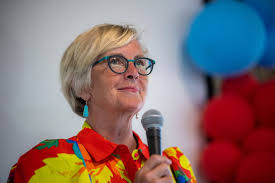 Becky Edwards collects enough signatures to appear