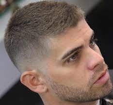 .ve profilden saçı subay traşı kesilmiş bir örnek asker portresi doğrultusunda er bir berberin icraa ettiği ölümsüz sanat eseri , şaka maka beğendim yahu , askerden geldim tarzımı farkında olmadan subay. Subay Sac Modeli