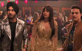 Gangsters who've come to kidnap happy and her husband, pick up the wrong happy. Happy Bhag Jayegi 2