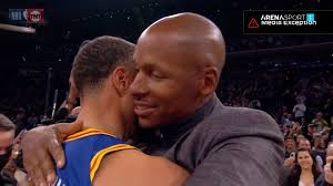 On je vanzemaljac! Stef Kari pogodio nemoguć šut, niko ne može da veruje  šta je izveo