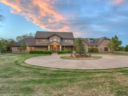 When You Pull Up The Drive To This Stunning Ranch Style On 5 Acres It Just Feels Like Home Double Wood And Glass D Luxury Ranch Ranch Style Luxury Real Estate
