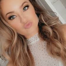 Jackie Derosa's Instagram, Twitter & Facebook