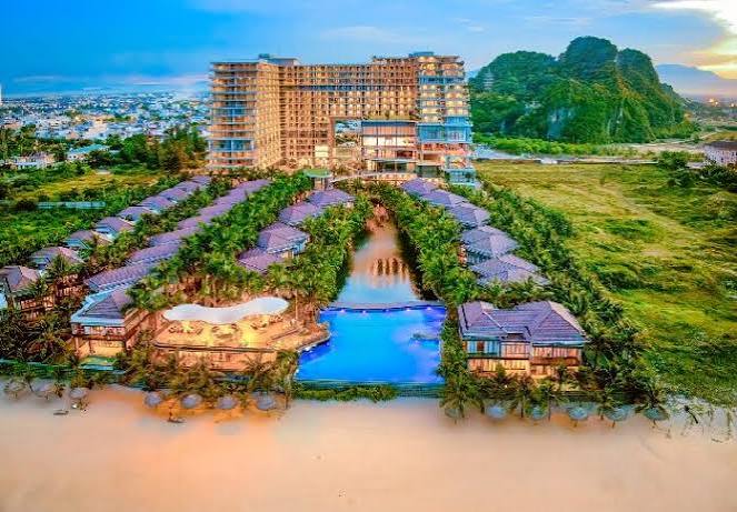Top 15 khách sạn resort Đà Nẵng có bãi biển riêng cực chill