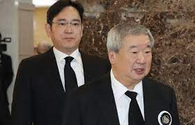 또 지난 12월 17일에는 이마트의. ì´ìž¬ìš© ì •ìš©ì§„ ì •ëª½ì¤€ êµ¬ìžê²½ Lg ëª…ì˜ˆíšŒìž¥ ë¹ˆì†Œ ì¡°ë¬¸ í•œê²½ë‹·ì»´