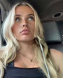 got my hair done don't know how to act