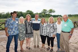 Major Donors Mingle at the Zoo