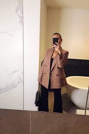 Maja samlade tillsammans med sina fans in 3,6 miljoner svenska kronor till insamlingen för musikhjälpen 2020. Maja Nilsson Lindelof Majanilssonlindelof Com Mode Blazer Outfits Klader