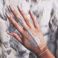 Tget some amazing henna tattoo ideas with our design guide. Gold Tattoos Silver Tattoos Temporary Tattoos Metallic Etsy Tattoos Fur Bruder Henna Tattoos Henna Tattoo Ideen