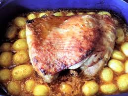 Knusprige Putenoberkeule Mit Kartoffelchen Nach Ana S Art Rezept Rezept Putenoberkeule Rezepte Lebensmittel Essen