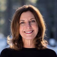 Karen Bergman's Instagram, Twitter & Facebook