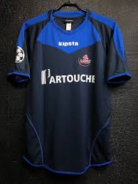 The club was founded in 1944 as a result of a merger and currently play in ligue 1, the first division of french football. Lille Losc 2005 06 Drittes Trikot
