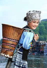 Since the late 18th century, the hmong alone among the miao groups have slowly migrated out of the southern provinces of china, where about 2.7 million still remain. Hmong Girl From China World Cultures Hmong People National Clothes Hmong Girl