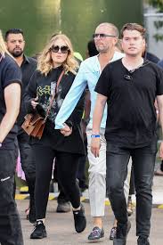 On tuesday, the hello singer shared the news via instagram where she donned a priest's robes in. Adele S New Boyfriend Is Actually Alan Carr S Husband In Case Of Mistaken Identity Mirror Online