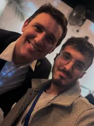 צועדים קדימה