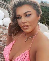 Nicole cherry traieste de aproape trei ani, o frumoasa poveste de dragoste alaturi de florin popa, un barbat care este mai mare cu opt ani decat frumoasa cantareata langa florin am crescut si in bratele lui am devenit femeie. Loredana Groza A Spus Unde Nu Ii Place SÄƒ Fie AtinsÄƒ DezvÄƒluirea FÄƒcutÄƒ De Jurata X Factor In Direct SÄƒ RÄƒmanÄƒ Intre Noi Spynews Ro
