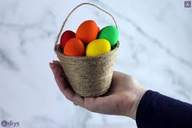 Voir plus d'idées sur le thème panier à oeuf, œufs, panier. Panier D Oeufs De Paques En Jute Bricolage Housekeeping Magazine Idees Decoration Inspiration Astuces Tendances