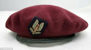 The History Of The Sas Maroon Beret The Original Sas Adopted A Tan Coloured Beret Whilst Operating In The N Africa Army Beret Military Beret Military Helmets