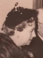 Luz Florez's Instagram, Twitter & Facebook