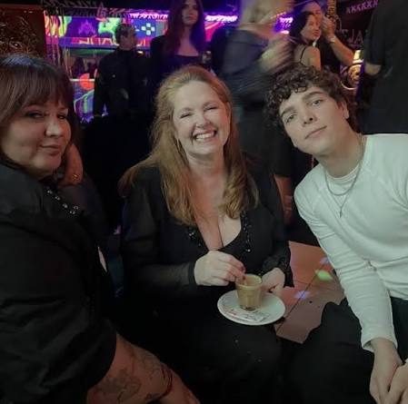 Yipio, Andrea del Boca y Juanicar en la cena de Generación Dorada