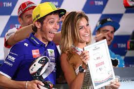 Královské kubatuře třídy motogp, 1x v kubatuře 125 cm³ a 1x v kubatuře 250 cm³ v mistrovství světa silničních motocyklů. Valentino Rossi Wife Peatix