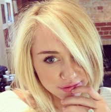 Miley Cyrus Dyes Her Hair Again Miley Cyrus Hair Hair Evolution Platinum Blonde Hair