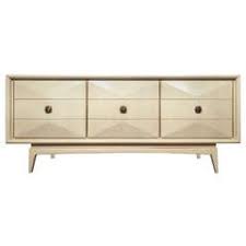 The long, danish style profile beautifully compliments the proportions of a flat screen tv. Diamond Front Mid Century Dresser By United Furniture Corporation At 1stdibs