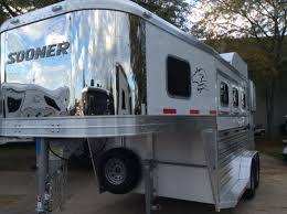 This living quarters has been well maintained by a local owner. 2016 Sooner 3 Horse Trailer August Trailer Sales