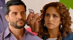 Helena le regresa el anillo de compromiso a Plutarco