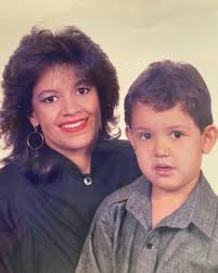 Hoje a Instituição de Acolhimento Eunice Weaver recebeu uma emenda no valor  de R$450 mil, sendo uma van e um carro. Reconheço o trabalho social  relevante que a Igreja Videira faz no