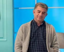 Μεγάλη θλίψη σήμερα στην ιδιαίτερη πατρίδα του γιώργου καραϊβάζ στην δράμα. Giwrgos Karaibaz Se Sok Oi Dhmosiografoi Poy Metedwsan Thn Eidhsh Ths Dolofonias Toy