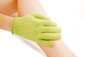 Fortunately, by following a few tricks and tips you can avoid this type of skin issue and ensure a softer, smoother, cleaner shave. How To Prevent Ingrown Hairs Best Tips Body Scrubs Exfoliating Gloves