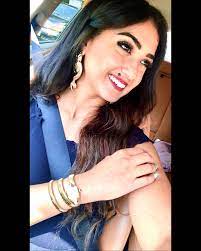 علقت البلوجر نوران خليل على الجدل المثار على الصورة التي جمعتها بمحمد صلاح وأثارت نوران خليل درست الغناء في الأوبرا، وتغني بالإسباني والإيطالي واللاتيني والفرنسي. Nouran Khalil Ù†ÙˆØ±Ø§Ù† Ø®Ù„ÙŠÙ„ Photos Facebook