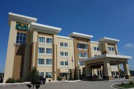 La quinta has headquarters in irving, texas.as of december 31, 2018, the company owns and operates 914 properties with 89,456 rooms. La Quinta Inn Suites Springfield Enjoy Illinois