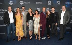 He is best known for portraying cameron tucker in the abc mockumentary sitcom mode. Modern Family Cast Opens Up About 10 Years On Television Gma