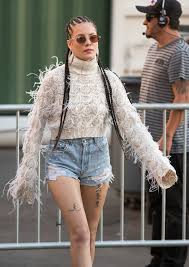 Halsey has gotten a lot of meaningful tattoos in the past, and it looks like her latest one is a tribute to a late friend. Halsey Artistic Design Tattoo Halsey Tattoos Lookbook Stylebistro